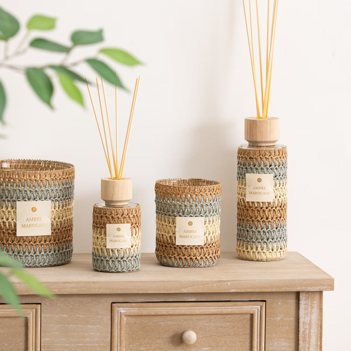 Perfume Diffuser "Zaya" - Amber Reed Diffuser, Mesh-Wrapped, Wood Cap