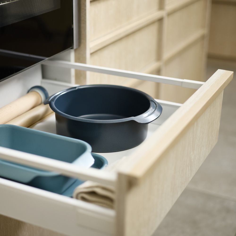 Joseph Joseph Nest™ Bake Non-Stick 23cm Blue Round Cake Tin