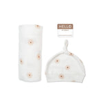 Lulujo Birth Announcement Hat & Swaddle Blanket Set (Daisies)