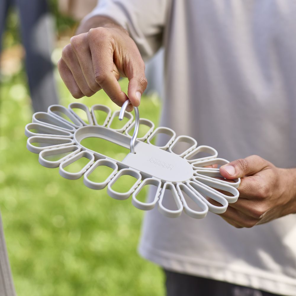 Joseph Joseph Petal™ 22-piece Quick-grip Ecru Drying Hanger