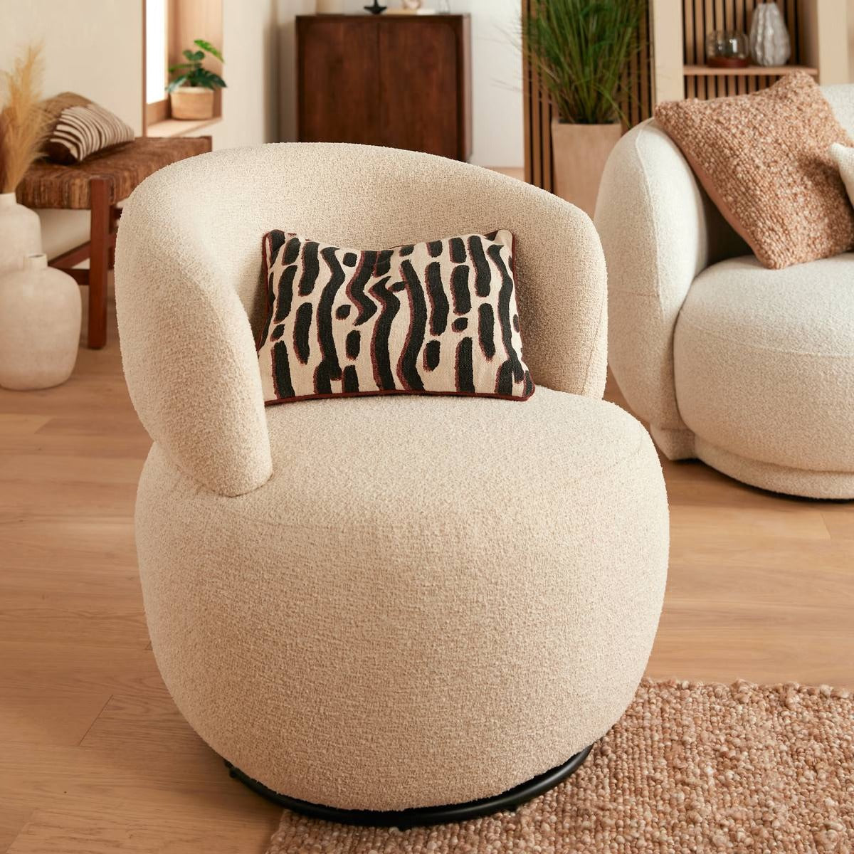 Sileo Swivel Chair — Boucle Polyester Upholstery, 360° Swivel