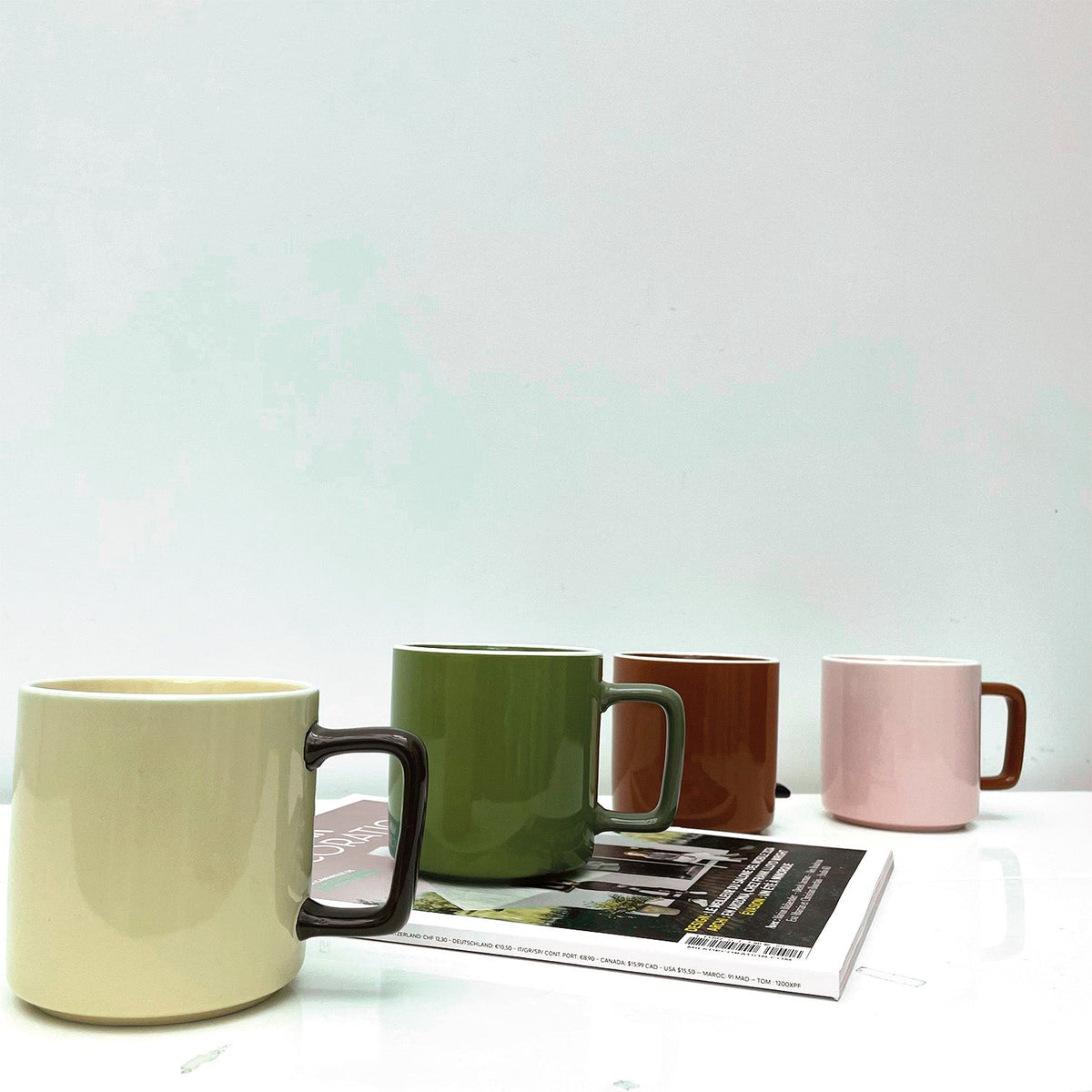 Chic Mug Modern Ceramic Coffee Cup, Contrasting Handle, 8x9.5cm