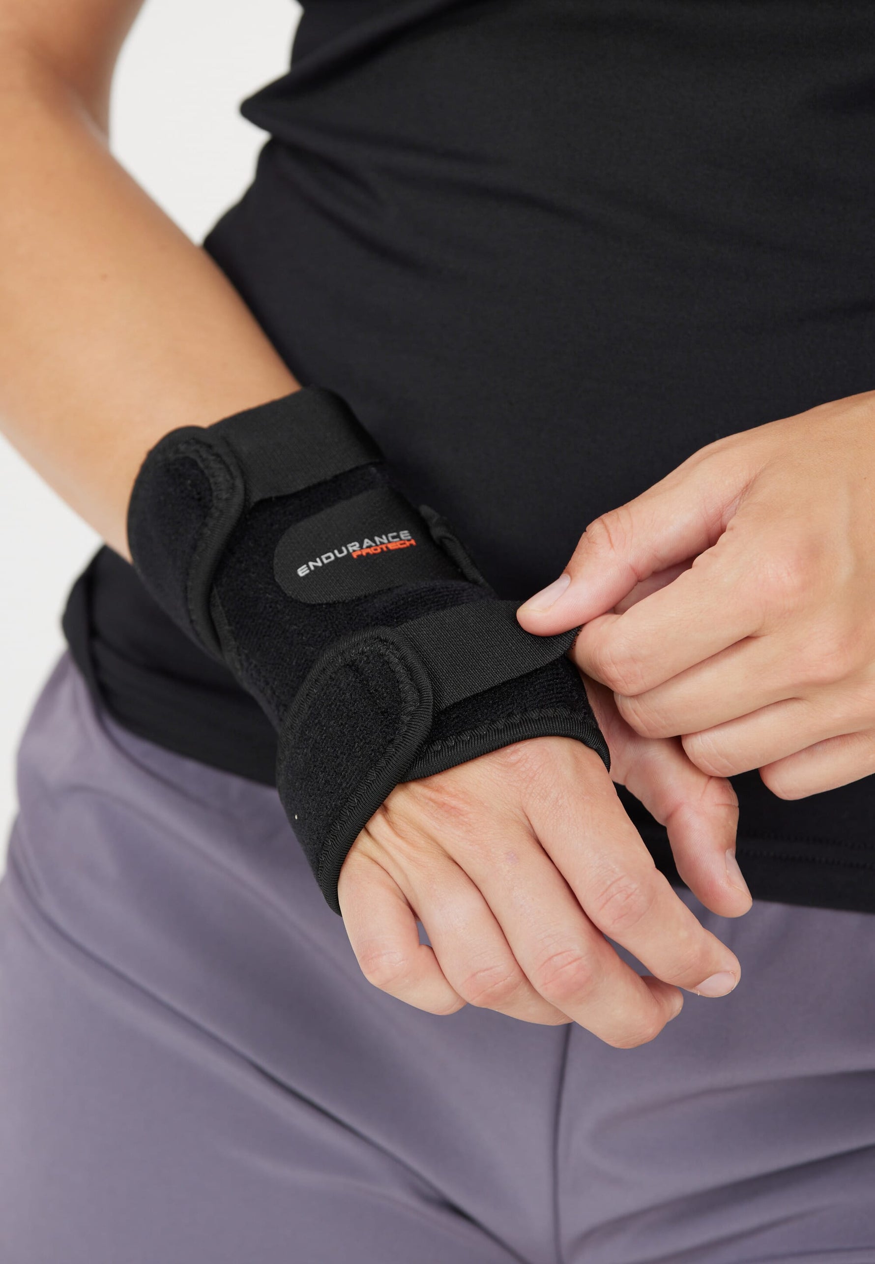 ENDURANCE PROTECH WRIST SUPPORT W/ JOINTS (RIGHT HAND)