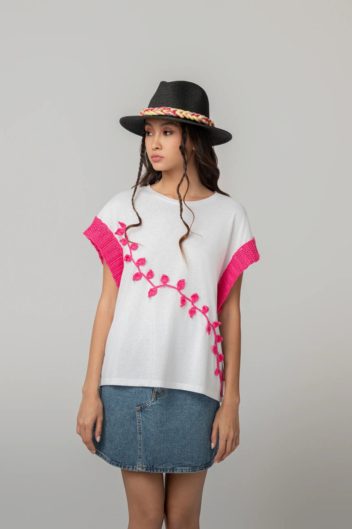 “TRIP” WHITE TEE