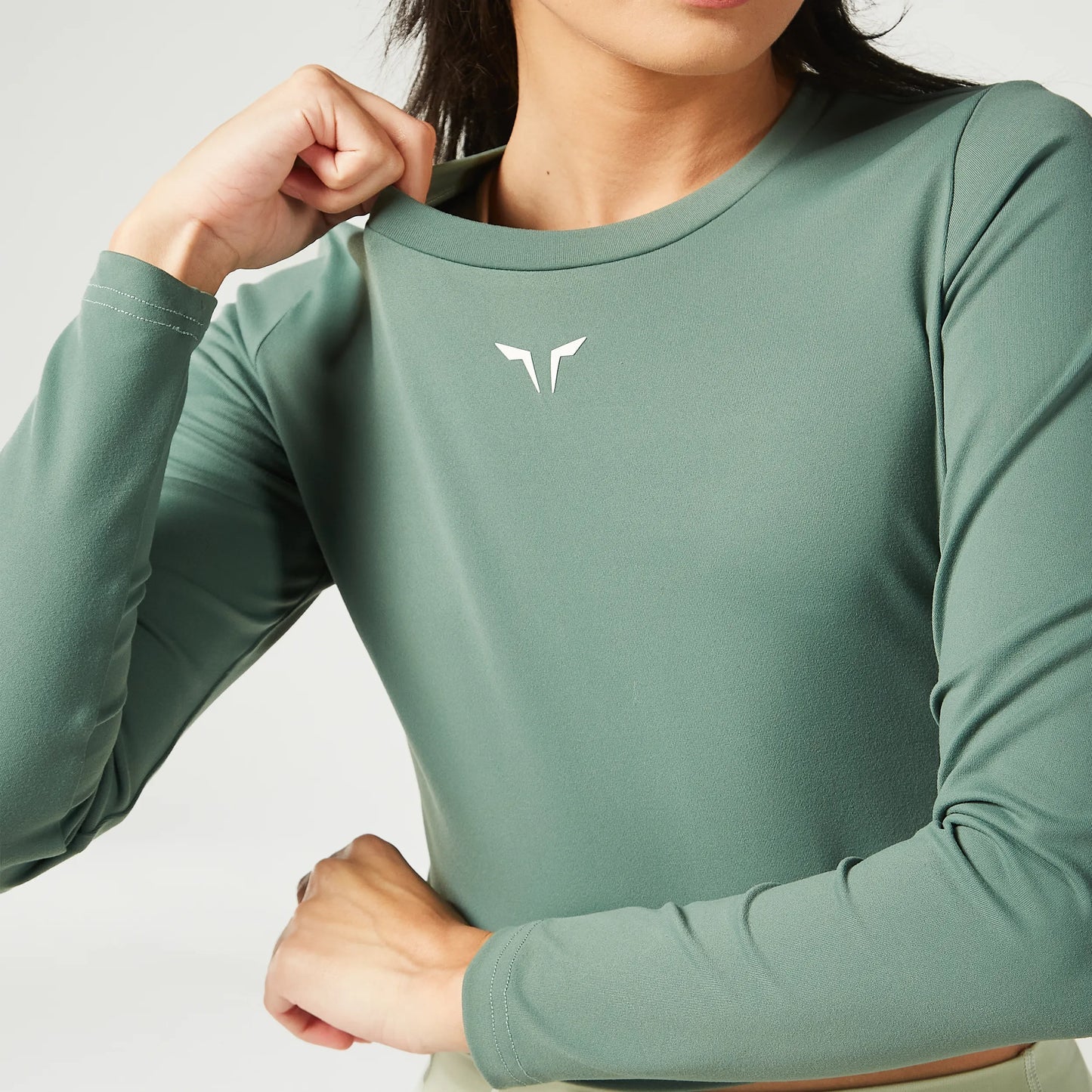 SQUATWOLF ESSENTIAL FULL SLEEVES CROP TOP