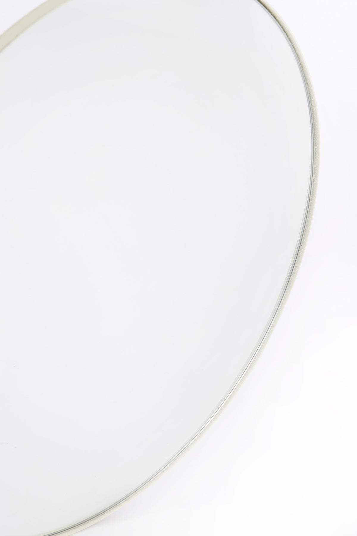 Rosario Side Table White Metal Modern Round Coffee Table