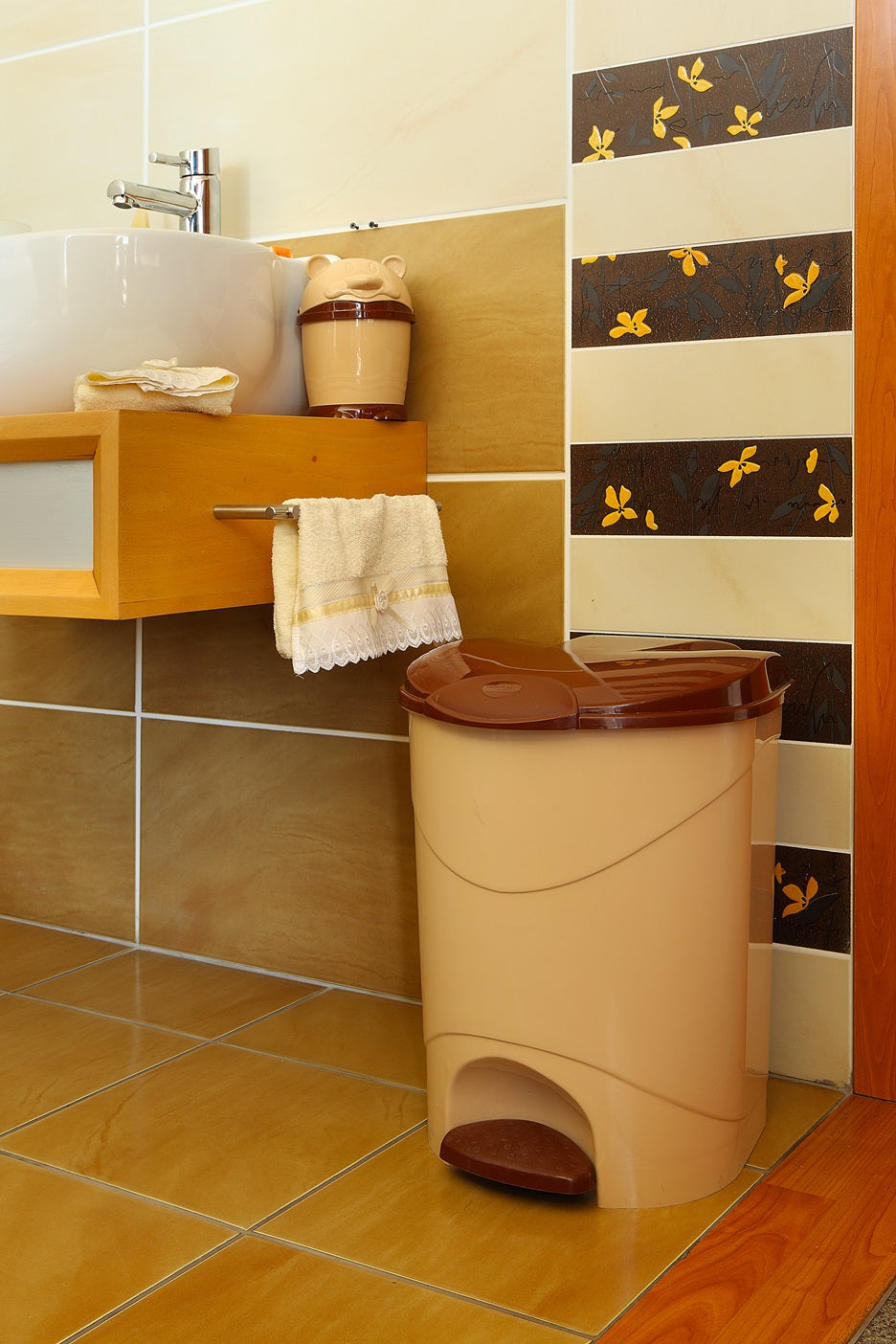 Scala Pedaled Bin 35 L with Hygienic Pedal